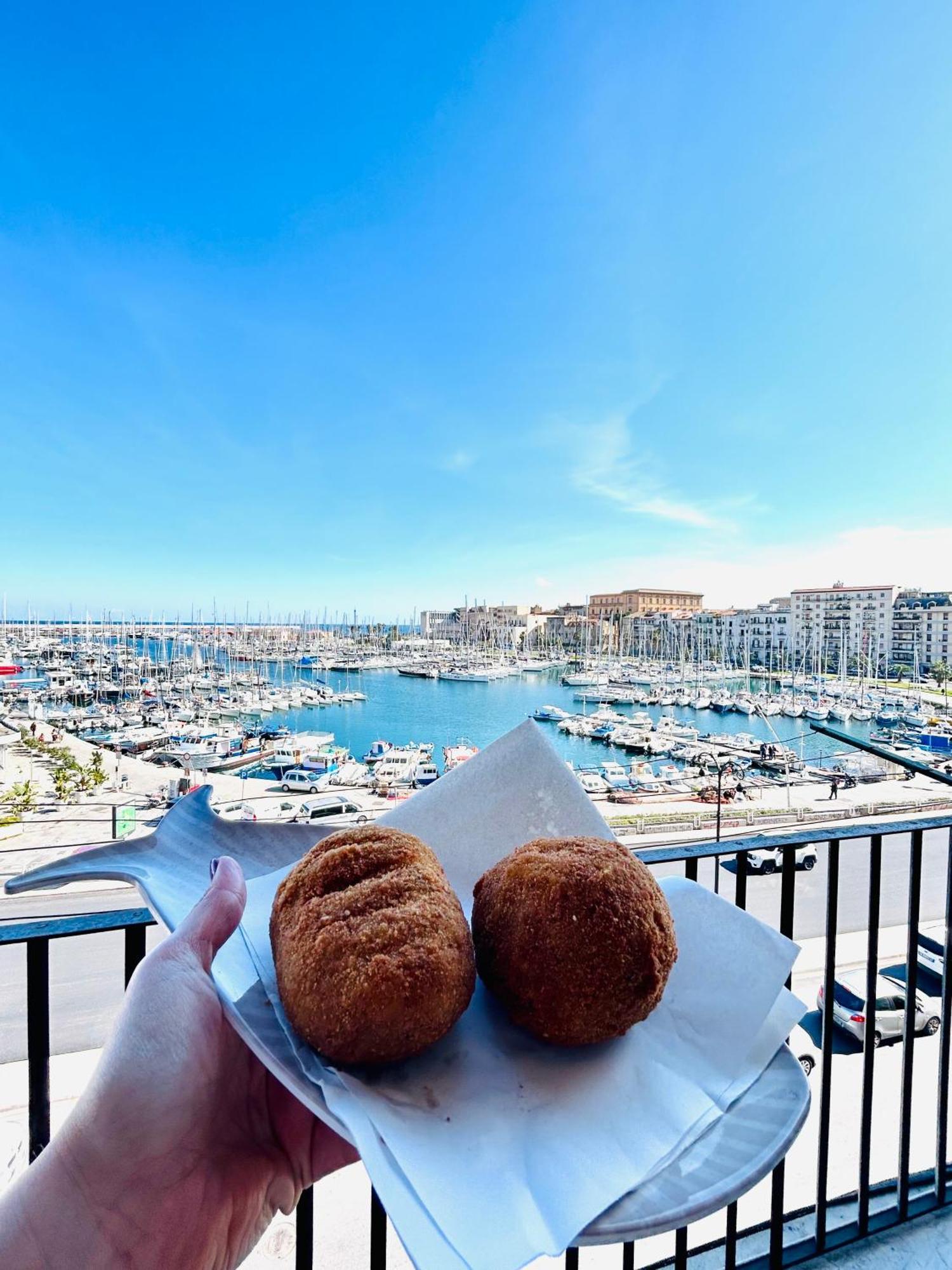 Calamia Appartement Palermo Buitenkant foto